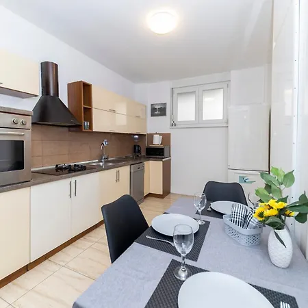 Apartman Friends By Belmont Realty